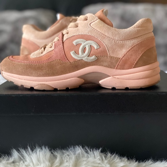 Chanel - Picture 6 of 8